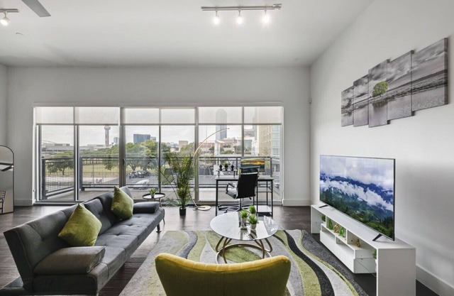 Cozy loft style 2BR I Gym I Parking I Workspace