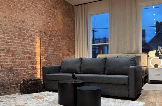 City View KING bed Free parking Chic Escape