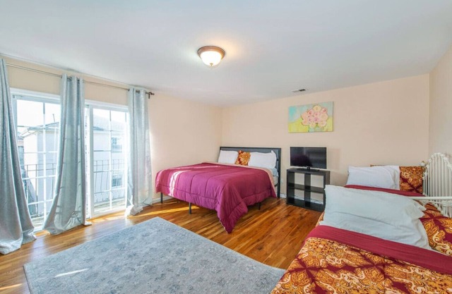 Spacious 3 Bedroom Apartment Mins to EWR and NYC