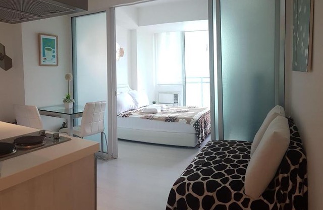 CLAROS @ The Azure Urban Resort and Residences -St. Tropez (Beach view)