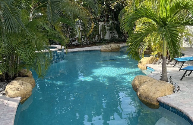 Encantadora casa de Florida con una evocadora sensación de isla tropical.
