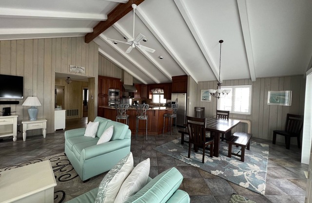 Classic Stone Harbor home 1 block from the beach!