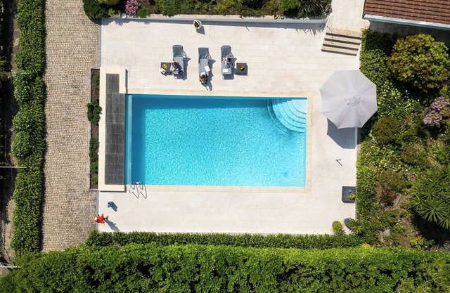HostWise - Classic Villa w/ Gym and Pool Access