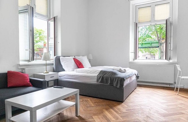 Classy 2BR Apt. w/ Exclusive Location near AKH