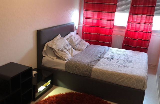 Limpio y espacioso apartamento de 2 habitaciones en el sexto piso