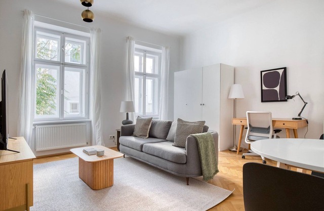 Clean Landstraße 1BR w/ Elevator, nr Restaurants, by Blueground