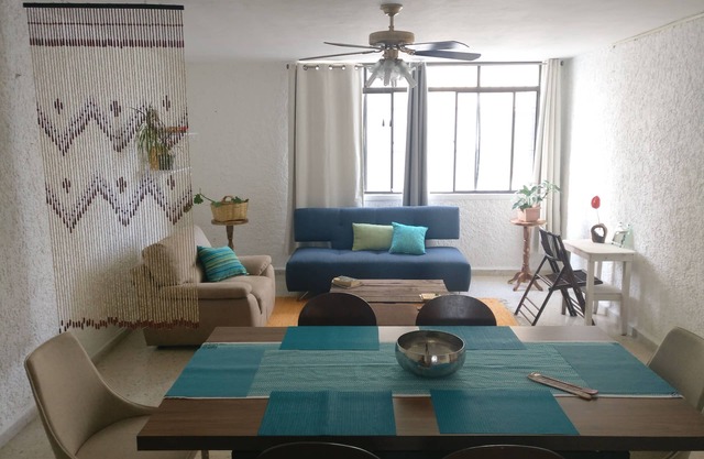 Limpio apartamento espacioso con piscina. Centro de Cancún a 5 minutos de la playa