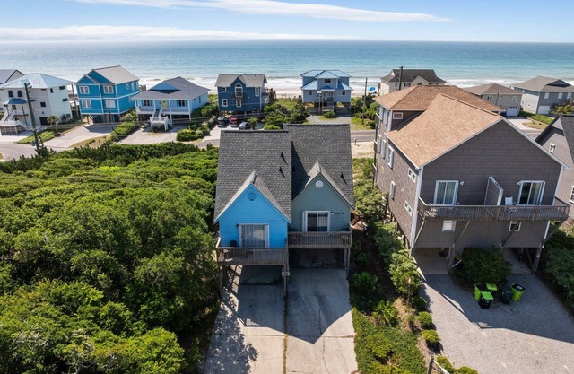 Spindrift - Steps from the Beach! Dogs Welcome. Grill & Beach Gear Provided.