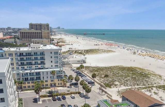 Clearwater Beach Cottage 13H/ Walk to the Beach!