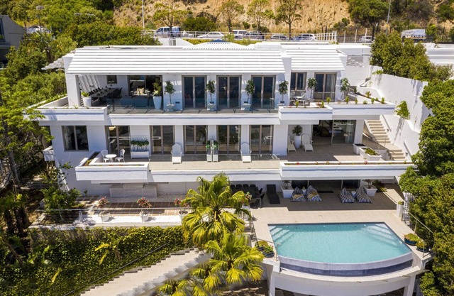 Clifton YOLO Spaces – Clifton Mansion Villa