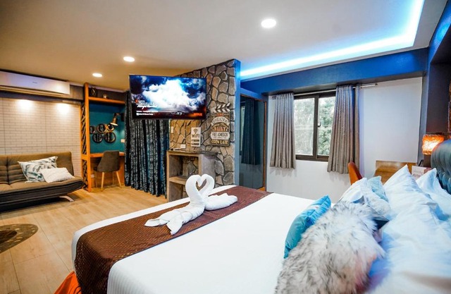 CLOCKWORKORANGE Luxury Studios with Netflix