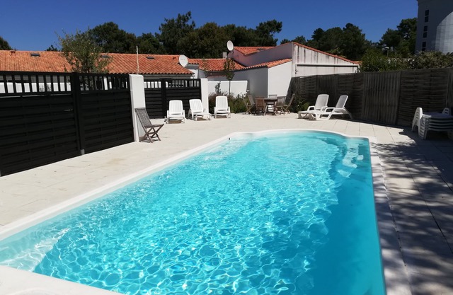 CLOS DES PINS **, casa de campo para 4 PERSONAS, 2 DORMITORIOS, PATIO PRIVADO, PISCINA