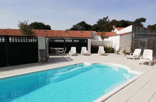 CLOS DES PINS **, Pabellón para 4 personas, en el corazón del bosque de pinos, piscina climatizada