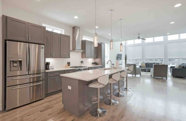 Close to Broadway w/ Rooftop Deck!