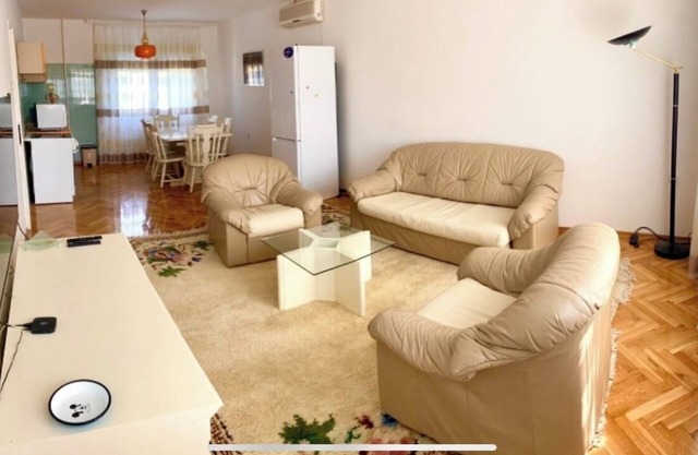 Cerca de la ciudad, hermosa casa, explore las maravillas de Serbia. Ideal para familias