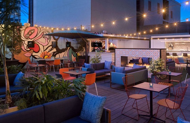 Close to Convention Center + Rooftop Pool & Bar