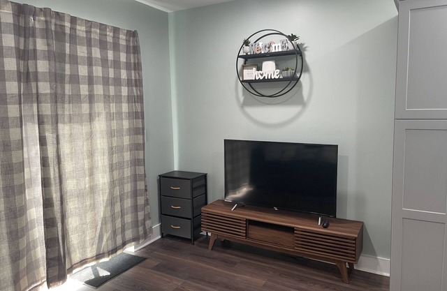 Close to Downtown Apartment!!