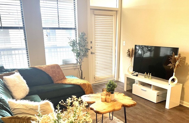 Close to downtown Houston: free gated parking