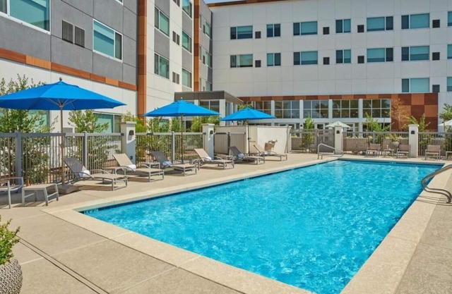 Close to Local Attractions! 4 Spacious Accommodation | Free Breakfast + Pool