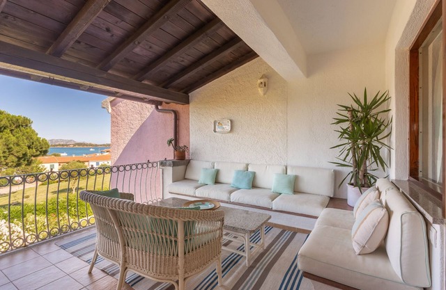 Cerca de la playa, apartamento para 7 personas con vista a la bahía de la isla de Tavolara, WiFi rápido.