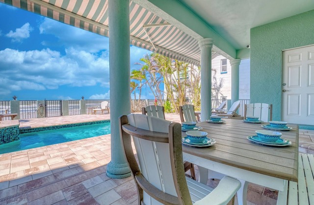 COASTAL Breeze es una CASA DE PLAYA DE LUJO con acceso directo al golfo con piscina y spa