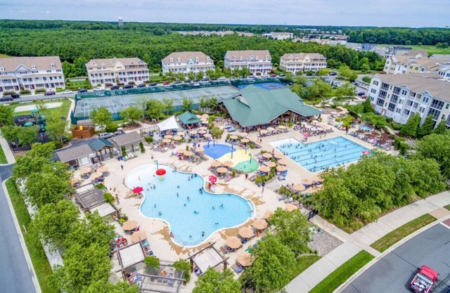 Coastal Charm at Bayside, Golf Cart Access, Pools