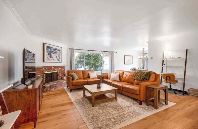 Coastal Comfort w/ Pool,Pet Friendly,30+ Day Stays