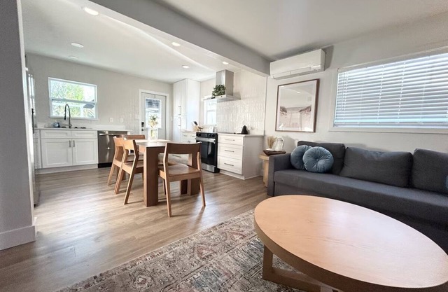 Coastal Cottage Near Beach and Downtown St Pete