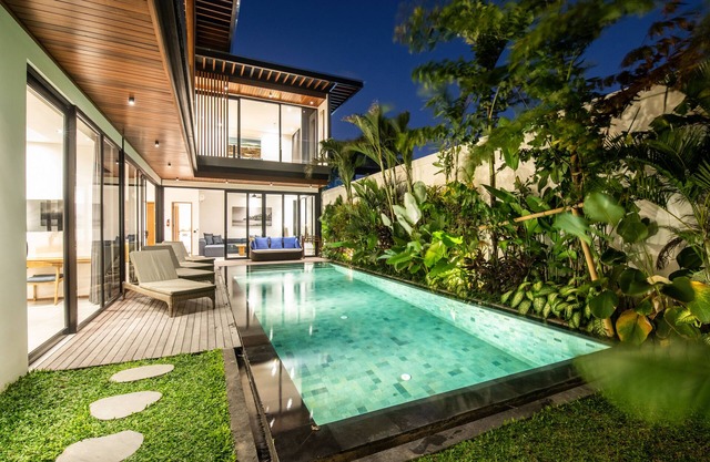 Coastal Haven: 5BR New Villa, 200m Canggu Beach