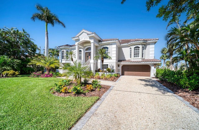 Coastal Haven Estate: Immaculate Home w/ Pool &Spa