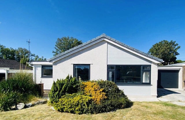 Delightful Coastal Village Bungalow, Cemaes Bay, Anglesey, capacidad para 6 perros