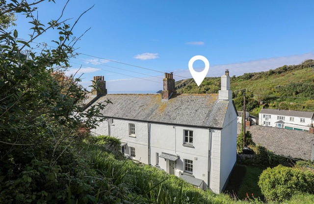 Coastguard Cottage - set in an elevated position with fabulous views overlooking Portloe