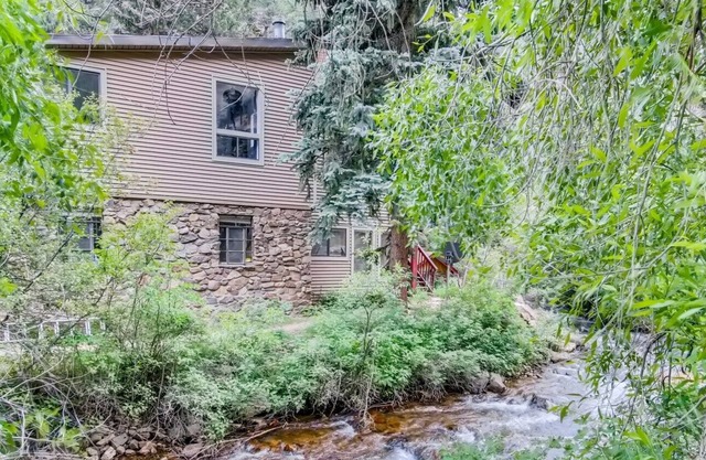 Cobblestone: Relax and Play Creekside Studio Condo
