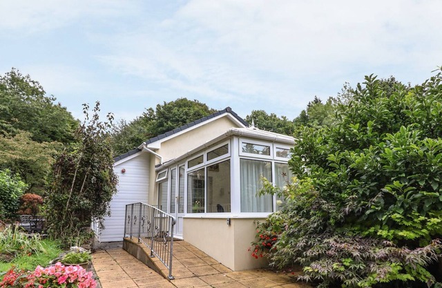 COCKEREL COTTAGE, admite mascotas en Llanllwni, Ref. 983318