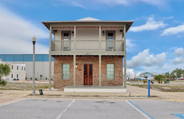 *Cocktails* 6BR duplex next to Marina~ Heart of Port St Joe