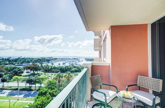 Coconut Grove Beauty! 1/1 Bayview Condo w/ Free Parking