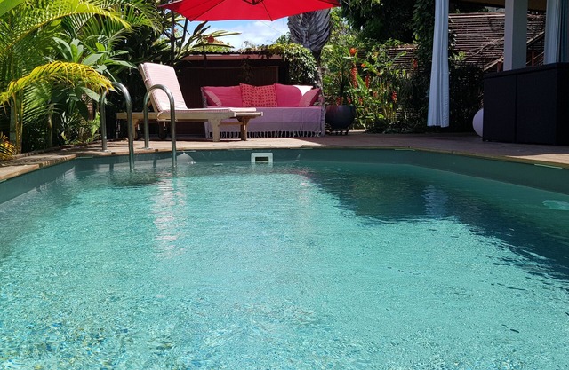Capullo para dos con vista al mar y piscina privada.