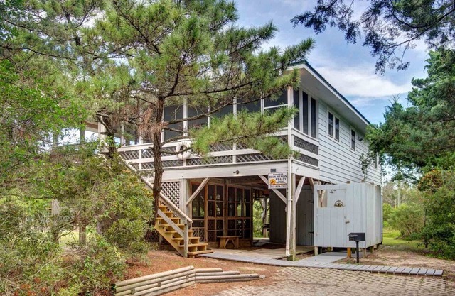 Cole Bin: Located on a quiet street in Ocracoke