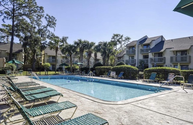 Steps to Beach & Pool | Family & Dog Friendly