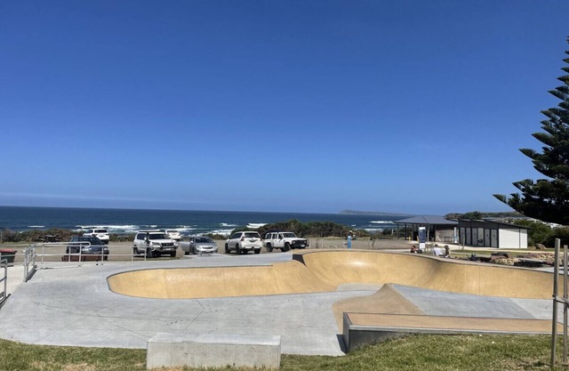 Frente de lujo, chimenea, ropa de cama, capacidad para 12, 10 minutos a Phillip Island
