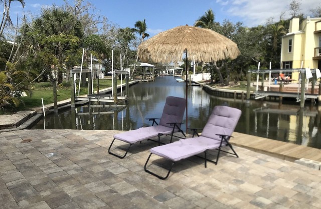 ¡Ven y disfruta de la playa, la piscina y el canal!