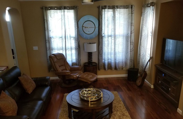 Acogedora casa de 3 dormitorios en el área de North Natomas de Sacramento