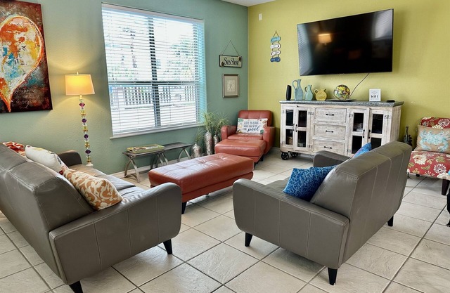 Come Relax at Casa de Colores Condo by the BEACH