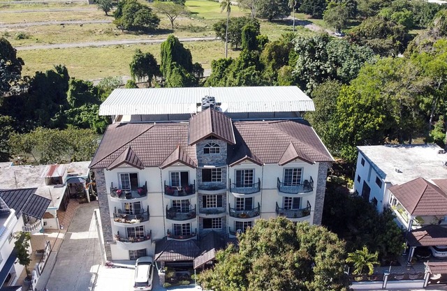 Ven a disfrutar este bello apartamento recien removado con 3 habitaciones.