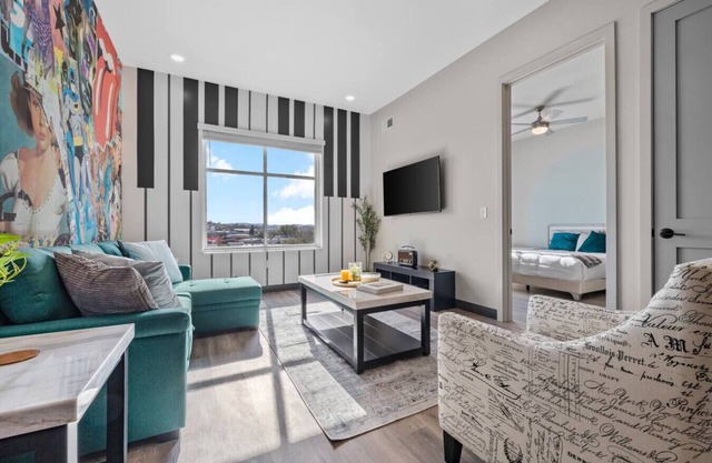 Comfort & Convenience-1BR near Nashville Hotspots!