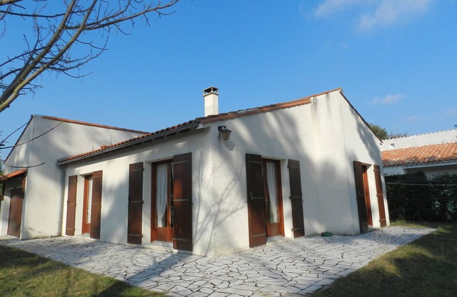 Casa Confortable con Jardín Privado, Terraza y Garaje – Cerca de Playas y Comercios en Saint-Trojan