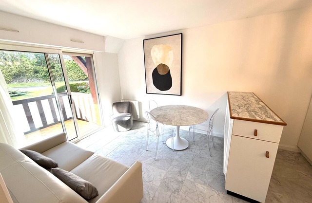 Apartamento-Confortable-Baño con bañera-Vista al Jardín