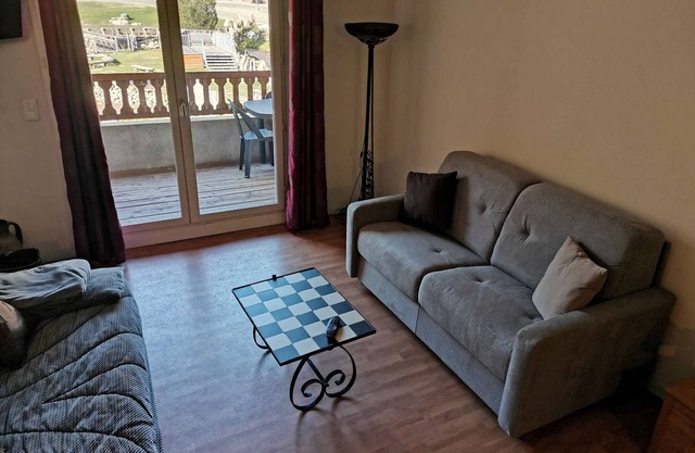 Apartamento cómodo para 8 pers, 2 dorm, terraza, lavandería, cerca de pistas