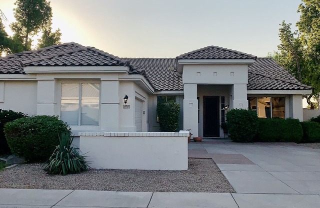 Comfortable, clean, Spacious, relaxing home in metro-Phoenix area.🌵❤️🏡