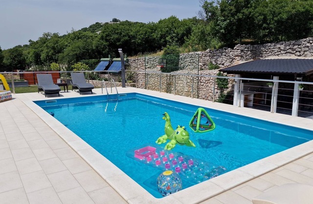 Comfortable Croatian villa with pool, billiard, basketball court, darts, bicycle